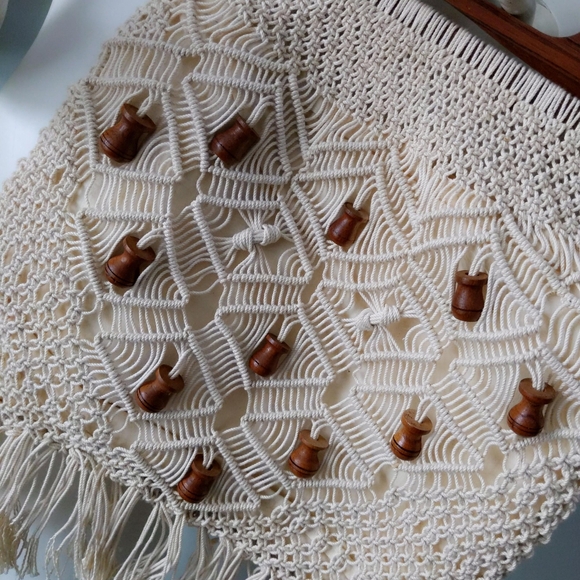 Rare! Vintage 1970s Handmade Large Crochet Macrame Fringe Wooden Handle Purse - Picture 2 of 4